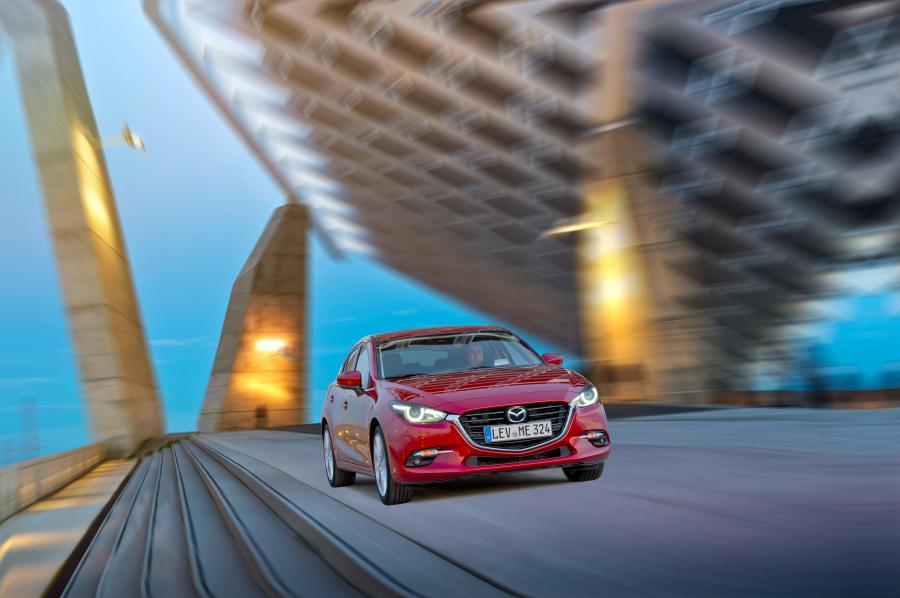  Mazda3 Hatchback 2016 года  (WW) (фото 5 из 37)